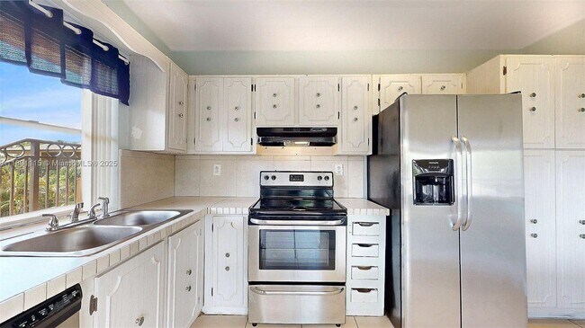 Building Photo - 4850 SW 63rd Terrace