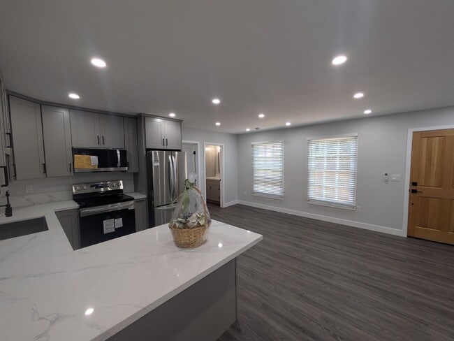 Building Photo - !!!!!!! $1,000 MOVE IN BONUS!!!!! Brand Ne...