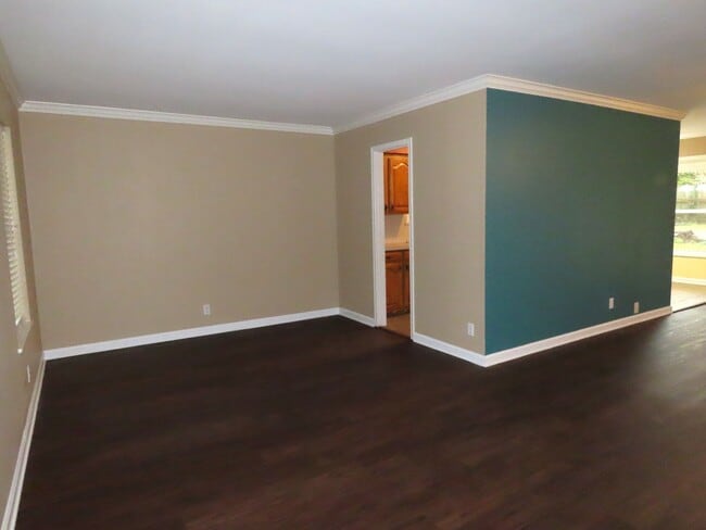 Building Photo - South Tyler! Lovely 3 Bedroom, 2 Bath House w/Garage