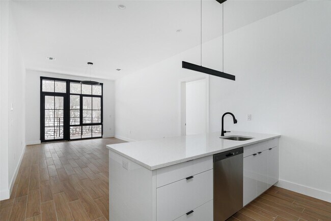 Building Photo - 200 Arno Dr