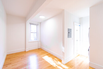 Building Photo - 128 Hemenway St