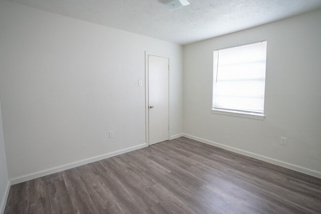 Building Photo - 3914 Ripplebrook Dr
