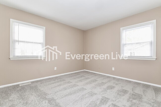 Building Photo - 2407 Phoenix Dr