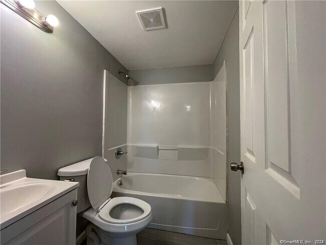 Building Photo - 135 Franklin Ave