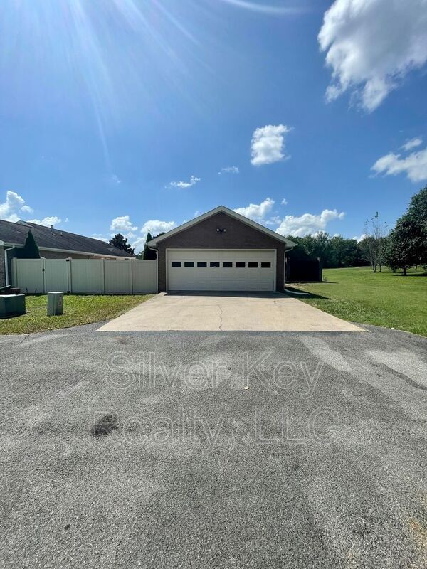 Building Photo - 127 Butler Dr