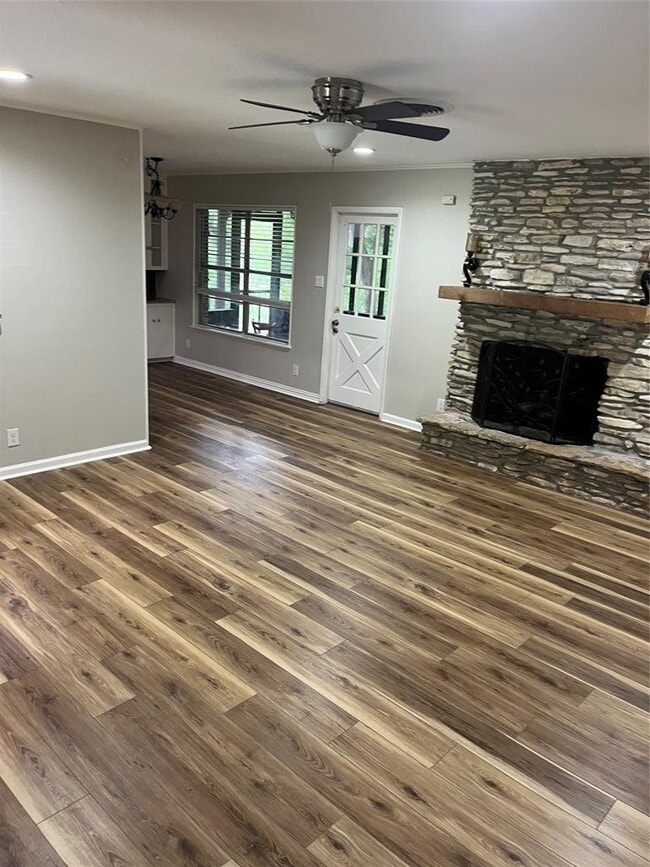 Building Photo - 11655 River Oaks Trail
