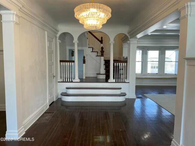 Building Photo - 211 Cedar Ave