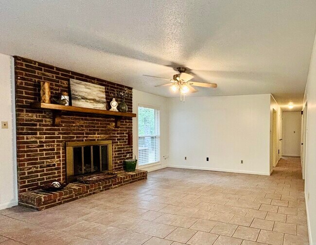 Building Photo - 816 Teresa Dr