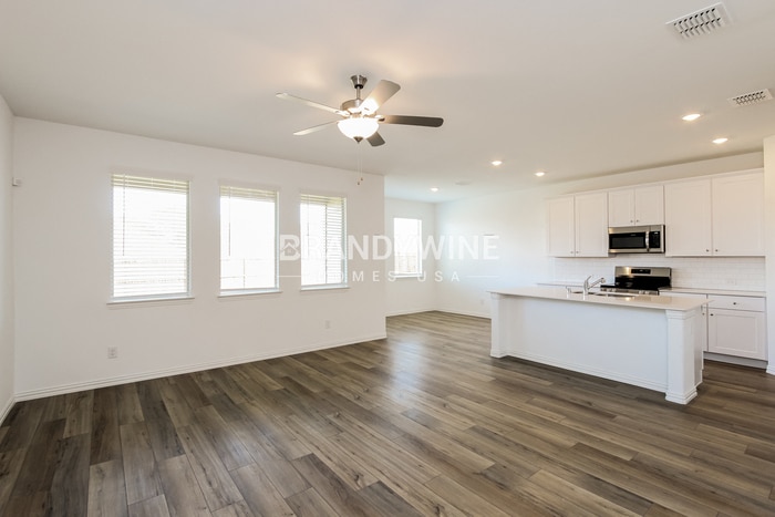 Building Photo - 122 Jenkinson Dr