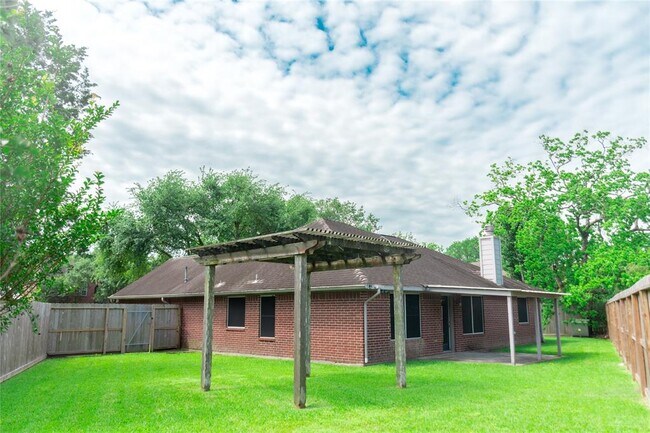 Building Photo - 822 Oak Lodge Ct