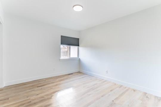 Building Photo - 350 S 900 E St