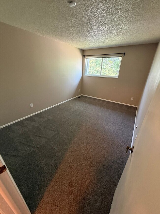 Building Photo - 4237 Monroe Dr