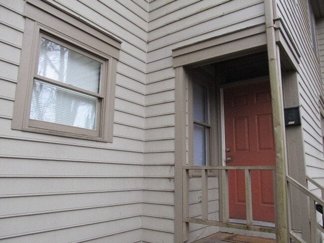 Primary Photo - Chapel Hill / 2BR Church St Townhouse AVAIL