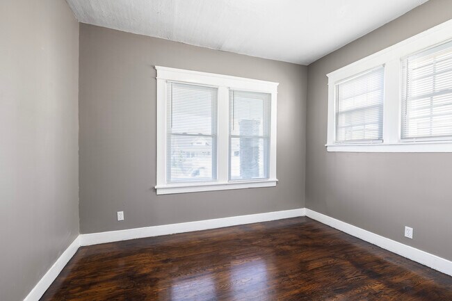 Building Photo - 835 S 38th St