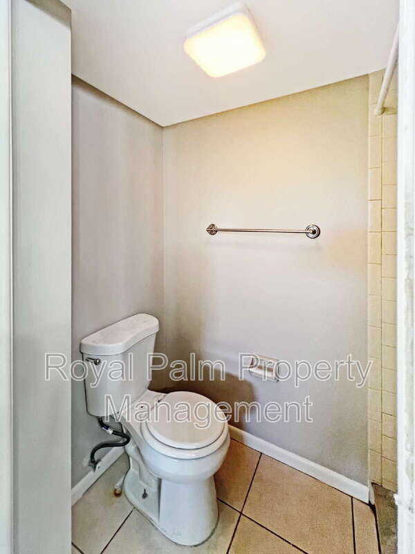 Building Photo - 4530 SW 10th Ave