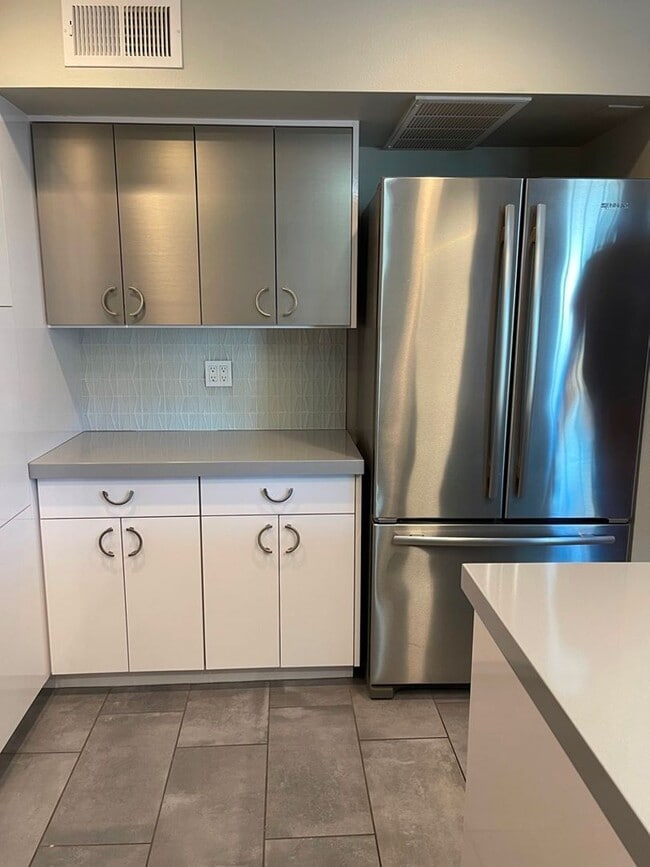 Building Photo - 2927 E Fairmount Ave