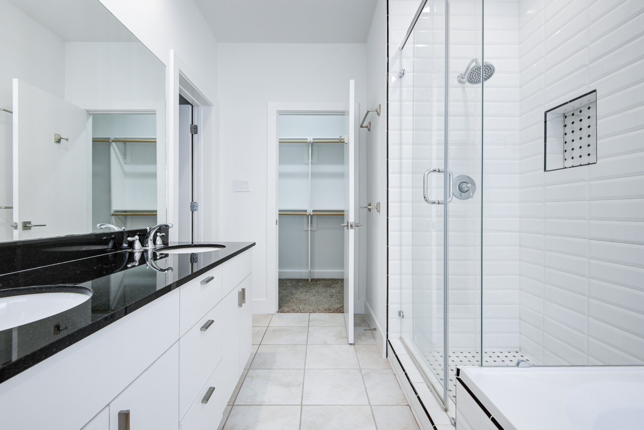 Another view of master bathroom with walk-in closet pictured. - 4202 Spencer St