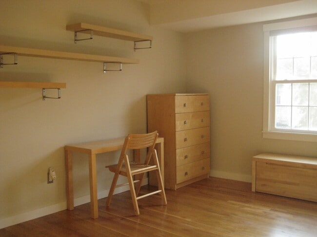 Building Photo - 415 Burgoyne Rd