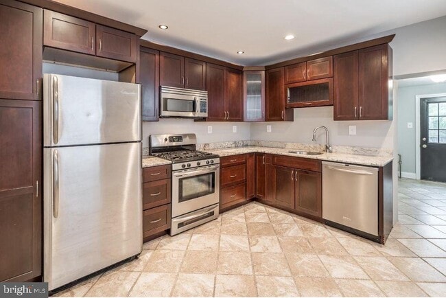 Primary Photo - 132 Krams Ave