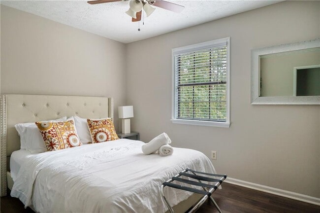 Building Photo - 942 Cadencia Way SW