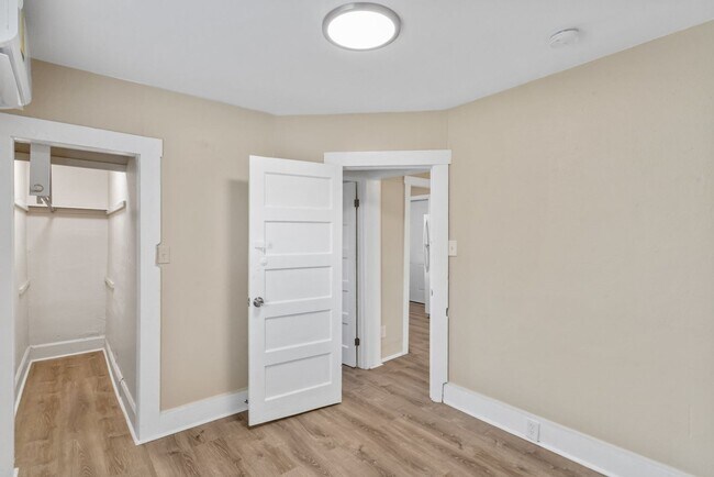 Building Photo - REDUCED Rent $1895.00.... 3 bed/2 bath Split Level, NEW downstairs addition, lots of extras ** FR...