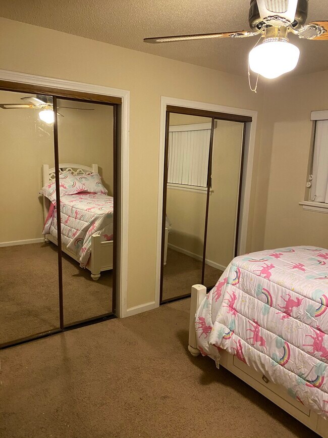 Building Photo - 1724 Griffith Ave