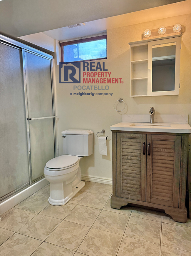 Building Photo - 3 bed 2 bath - 1 car garage - Bonus room -...