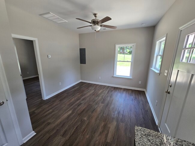 Building Photo - 814 Jackson Dr