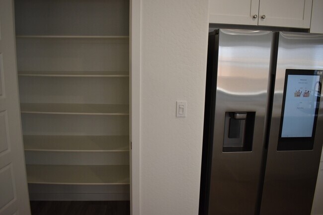 Building Photo - 4481 N San Miguel Ave
