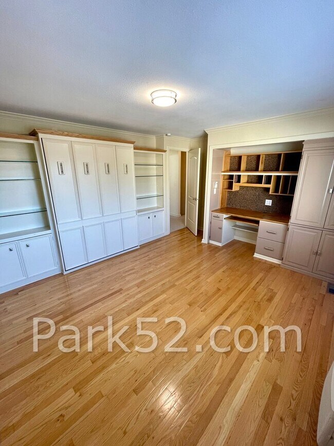 Building Photo - 2 Bedroom Tacoma Townhome