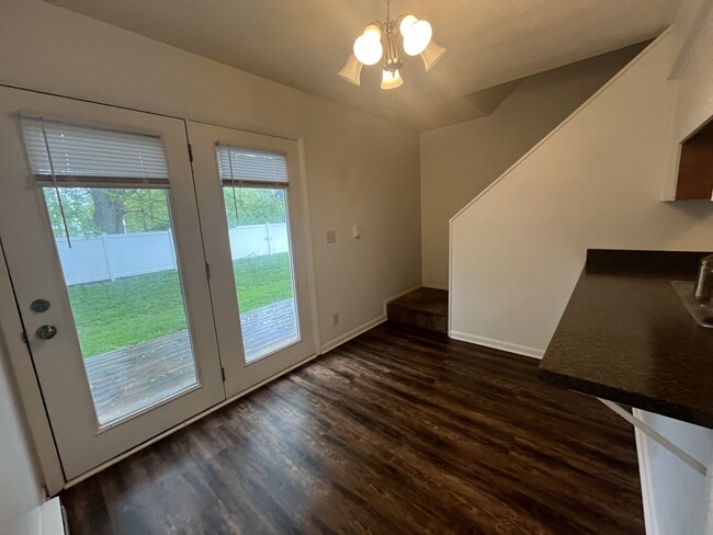 Building Photo - 107 Forest Ln