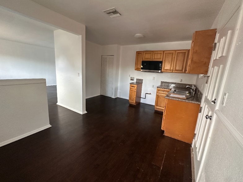 Primary Photo - 10929 Buford Ave