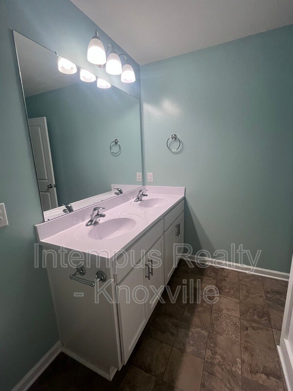 Building Photo - 5469 Calvert Ln