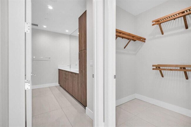 Building Photo - 275 1st Ave S