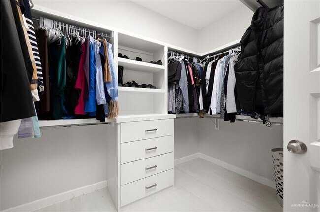 Building Photo - 24 Zenker Ave