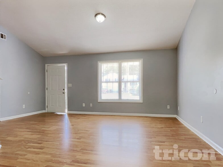 Building Photo - 621 Southern Trace Crossing