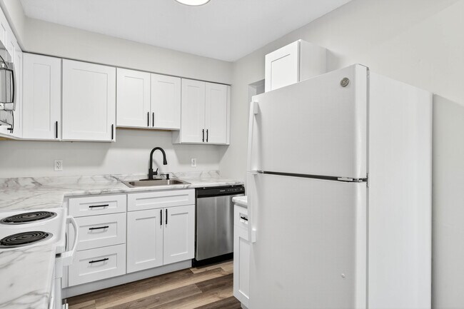 Building Photo - 2705 Center St