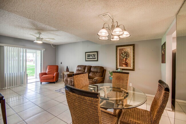 Building Photo - 18081 SE Country Club Dr