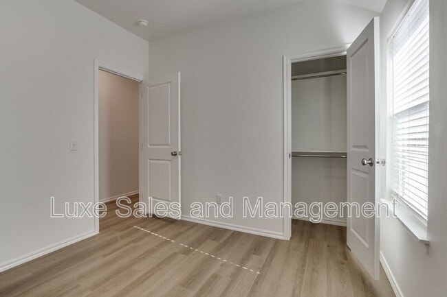 Building Photo - 11611 Mackenzie Wy