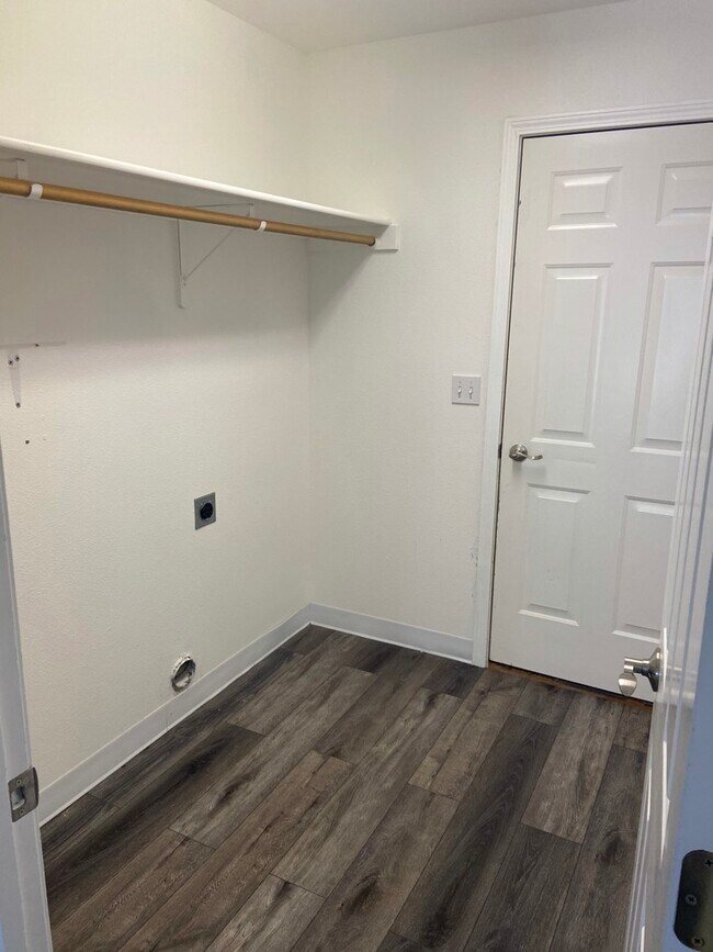 Building Photo - 1745 Challis Dr