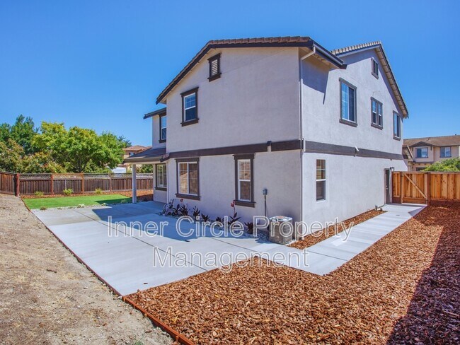 Building Photo - 5560 McFarlan Ranch Dr
