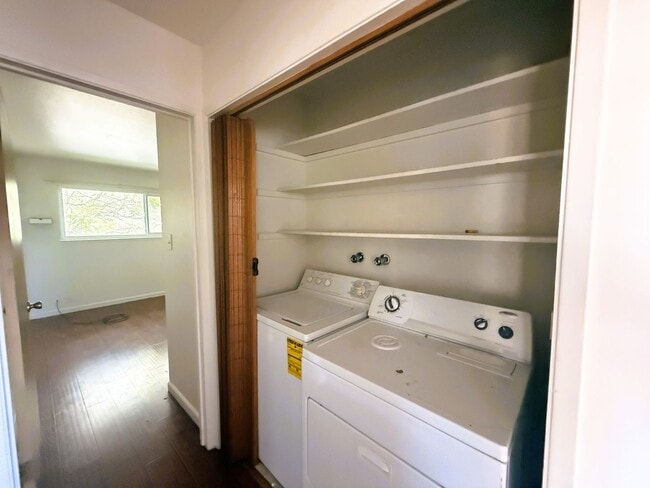 Building Photo - 2029-2035 Key Blvd