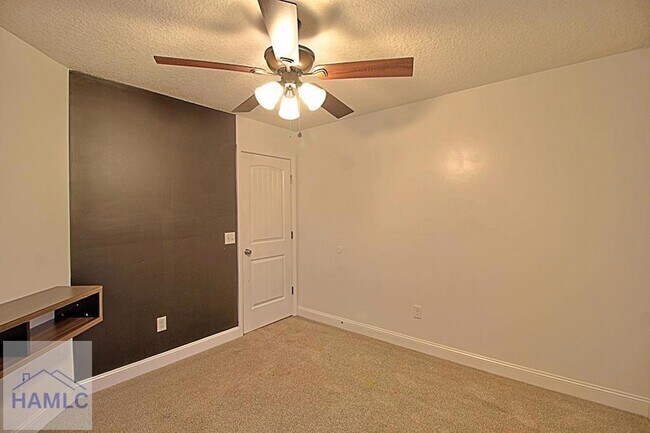 Building Photo - 432 Fairview Cir