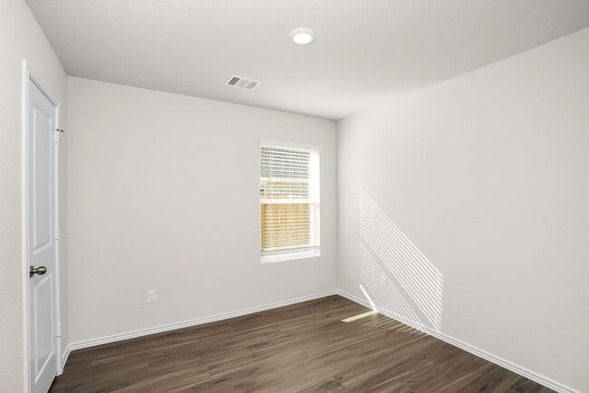 Building Photo - 3302 Yellow Rose Dr
