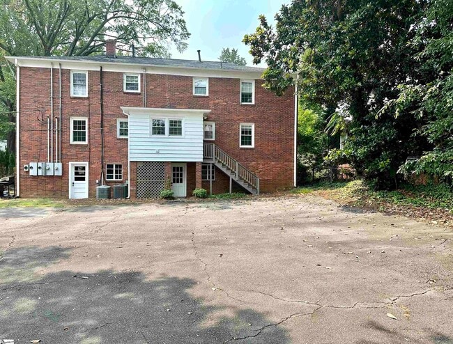 Building Photo - 5 Whitsett St