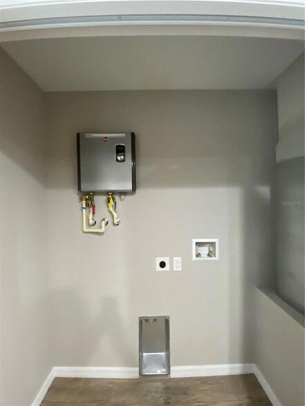 Building Photo - 8950 N Mendoza Way