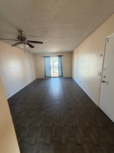 Building Photo - 2826 E Marconi Ave