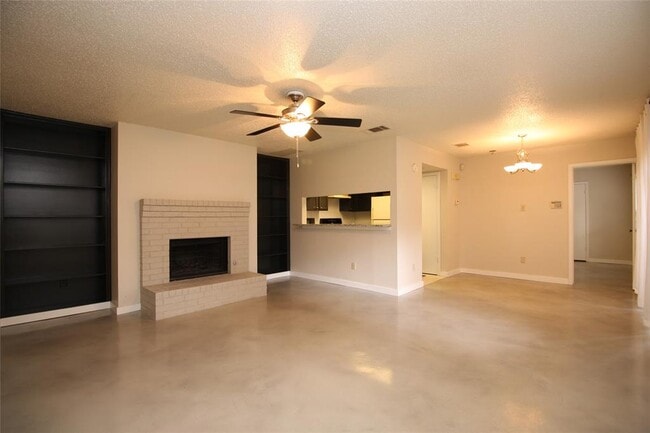 Building Photo - 7825 Beauregard Cir