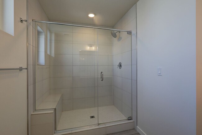 Building Photo - Stylish Capitol Hill Townhouse Living | 2 Bed + Den + Rooftop