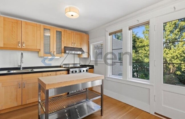 Building Photo - 2038 8th Ave N